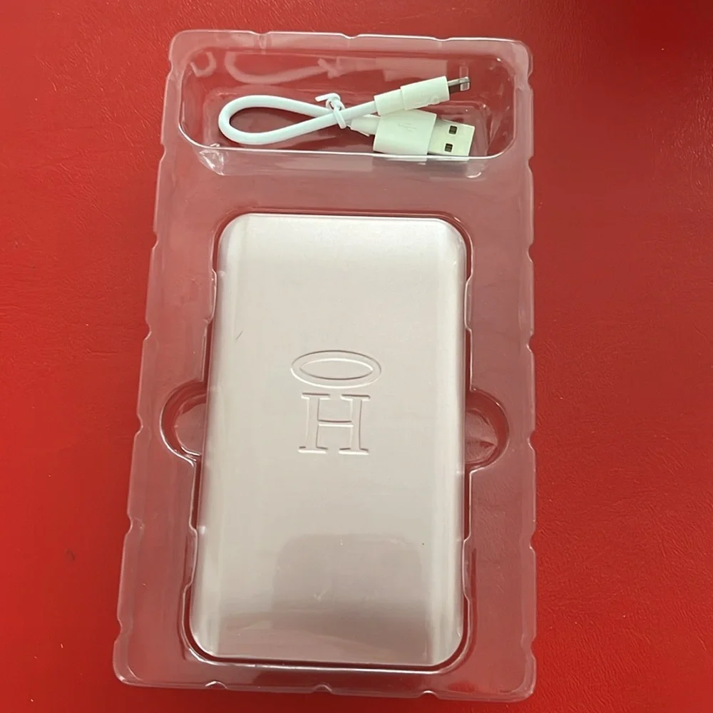 Halo Silver Charging Case for Apple Devices